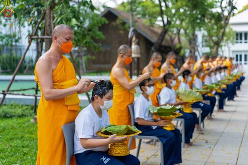 ภาพ No.44488:ประมวลภาพพิธีปลงผม โครงการบรรพชาสามเณรหน่อแก้วเปรียญธรรมรุ่นที่ 10