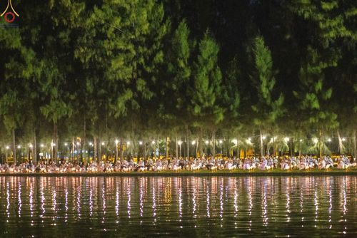 ภาพ No.55377:ประมวลภาพพิธีลอยกระทงธรรม ณ วัดพระธรรมกาย (วันที่ 8 พฤศจิกายน พ.ศ. 2565)