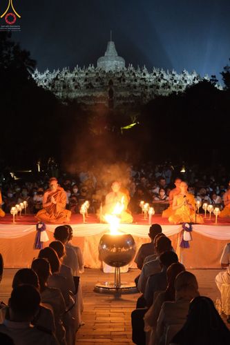 ภาพ No.46516:พิธีจุดโคมวิสาขประทีป วันวิสาขบูชา พ.ศ. 2565 ณ ประเทศอินโดนีเซีย