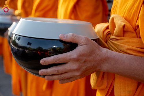 ภาพ No.292717:วันที่ 12 มกราคม พ.ศ. 2569 พิธีถวายภัตตาหารเป็นสังฆทาน แด่พระธรรมยาตรา ณ อนุสรณ์สถานมหาวิหารพระมงคลเทพมุนี (โลตัสแลนด์) อ.สองพี่น้อง จ.สุพรรณบุรี ในโครงการธรรมยาตรา กตัญญูบูชา มหาปูชนียาจารย์ พระมงคลเทพมุนี(สด จนฺทสโร) พระผู้ปราบมาร อนุสรณ์สถาน 7 แห่ง ปี