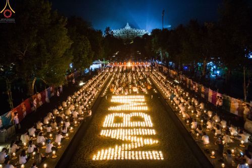 ภาพ No.46514:พิธีจุดโคมวิสาขประทีป วันวิสาขบูชา พ.ศ. 2565 ณ ประเทศอินโดนีเซีย