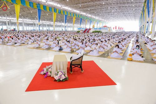 ภาพ No.52331:ประมวลภาพพิธีบูชาข้าวพระ (วันอาทิตย์ต้นเดือนตุลาคม) ณ วัดพระธรรมกาย จ.ปทุมธานี 