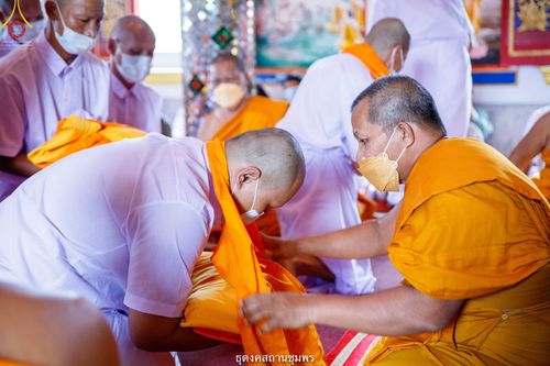 ภาพ No.39826:พิธีตัดปอยผม ปลงผม ขอขมารับผ้าไตรและพิธีบรรพชา ในโครงการอุปสมบท บูชาธรรมมหาปูชนียาจารย์ ประจำปี 2564 ชุดที่ 6
