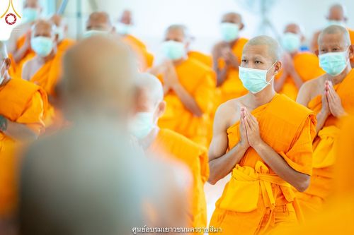 ภาพ No.40294:พิธีตัดปอยผม ปลงผม ขอขมารับผ้าไตรและพิธีบรรพชา ในโครงการอุปสมบท บูชาธรรมมหาปูชนียาจารย์ ประจำปี 2564 ชุดที่ 11