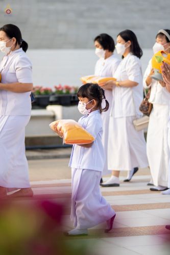 ภาพ No.47561:ประมวลภาพพิธีขอขมาและมอบผ้าไตร โครงการบรรพชาอุปสมบทหมู่ รุ่นเข้าพรรษา 2565