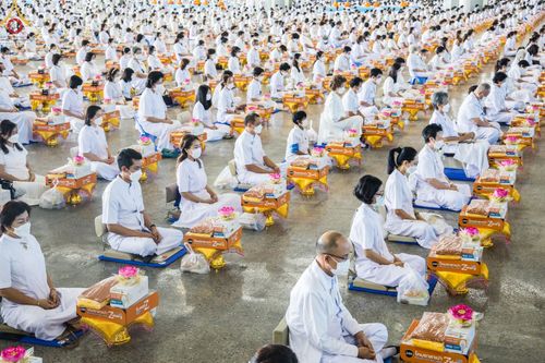 ภาพ No.48218:ประมวลภาพพิธีถวายผ้าอาบน้ำฝน และประทีปโคมไฟ เนื่องในวันอาสาฬหบูชา ประจำปี 2565