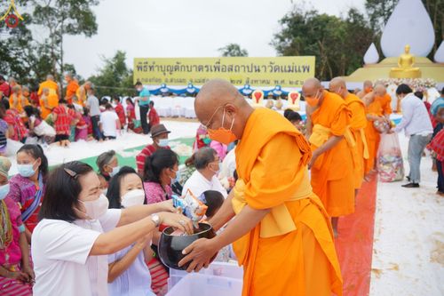 ภาพ No.50656:ประมวลภาพพิธีตักบาตร ณ วัดแม่แพ จ.แม่ฮ่องสอน เนื่องในวันธรรมชัย