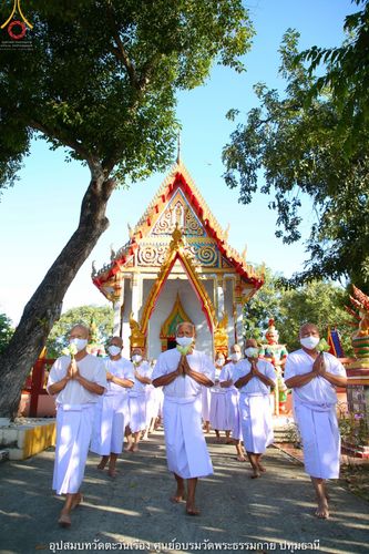 ภาพ No.40540:พิธีตัดปอยผม ปลงผม ขอขมารับผ้าไตรและพิธีบรรพชา ในโครงการอุปสมบท บูชาธรรมมหาปูชนียาจารย์ ประจำปี 2564 ชุดที่ 14