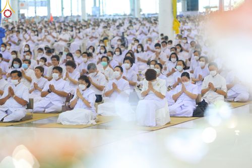 ภาพ No.52334:ประมวลภาพพิธีบูชาข้าวพระ (วันอาทิตย์ต้นเดือนตุลาคม) ณ วัดพระธรรมกาย จ.ปทุมธานี 
