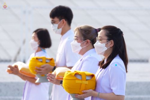 ภาพ No.47565:ประมวลภาพพิธีขอขมาและมอบผ้าไตร โครงการบรรพชาอุปสมบทหมู่ รุ่นเข้าพรรษา 2565