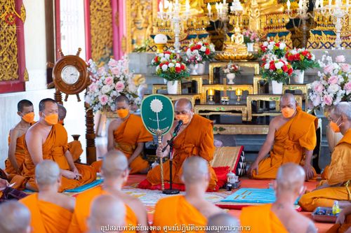 ภาพ No.40207:พิธีตัดปอยผม ปลงผม ขอขมารับผ้าไตรและพิธีบรรพชา ในโครงการอุปสมบท บูชาธรรมมหาปูชนียาจารย์ ประจำปี 2564 ชุดที่ 10