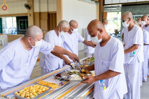 ภาพ No.39505:พิธีตัดปอยผม ปลงผม ขอขมารับผ้าไตรและพิธีบรรพชา ในโครงการอุปสมบท บูชาธรรมมหาปูชนียาจารย์ ประจำปี 2564  ชุดที่ 2