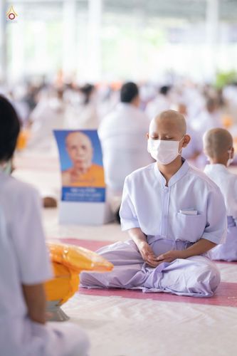 ภาพ No.44238:ประมวลภาพพิธีเวียนประทักษิณ, พิธีวันทาพระมหาธรรมกายเจดีย์ และพิธีขอขมารับผ้าไตร โครงการบวชภาคฤดูร้อน พ.ศ. 2565