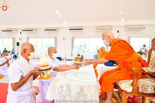 ภาพ No.39606:พิธีตัดปอยผม ปลงผม ขอขมารับผ้าไตรและพิธีบรรพชา ในโครงการอุปสมบท บูชาธรรมมหาปูชนียาจารย์ ประจำปี 2564 ชุดที่ 3