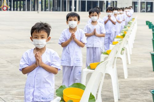 ภาพ No.43999:ประมวลภาพพิธีปลงผม โครงการบรรพชาสามเณรฟื้นฟูพระพุทธศาสนาทั่วไทย ณ ศูนย์อบรมวัดพระธรรมกาย