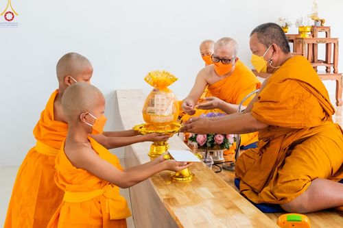 ภาพ No.44620:ประมวลภาพพิธีบรรพชา โครงการบรรพชาสามเณรฟื้นฟูพระพุทธศาสนาทั่วไทย ณ ศูนย์ปฎิบัติธรรมสมุทรปราการ