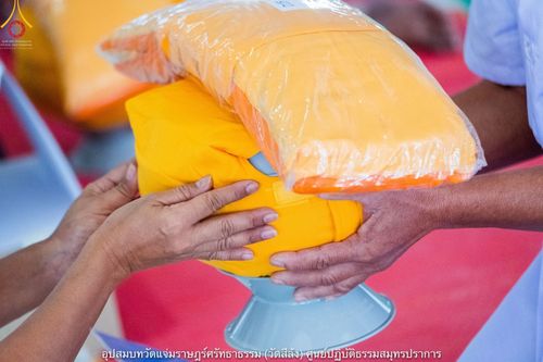 ภาพ No.40893:พิธีตัดปอยผม ปลงผม ขอขมารับผ้าไตรและพิธีบรรพชา ในโครงการอุปสมบท บูชาธรรมมหาปูชนียาจารย์ ประจำปี 2564 ชุดที่ 17