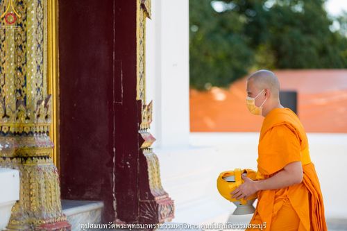 ภาพ No.40123:พิธีตัดปอยผม ปลงผม ขอขมารับผ้าไตรและพิธีบรรพชา ในโครงการอุปสมบท บูชาธรรมมหาปูชนียาจารย์ ประจำปี 2564 ชุดที่ 9