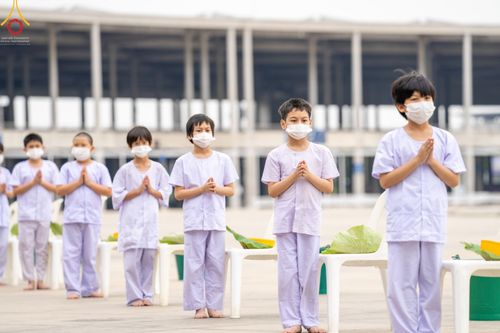 ภาพ No.44002:ประมวลภาพพิธีปลงผม โครงการบรรพชาสามเณรฟื้นฟูพระพุทธศาสนาทั่วไทย ณ ศูนย์อบรมวัดพระธรรมกาย