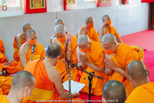 ภาพ No.40384:พิธีตัดปอยผม ปลงผม ขอขมารับผ้าไตรและพิธีบรรพชา ในโครงการอุปสมบท บูชาธรรมมหาปูชนียาจารย์ ประจำปี 2564 ชุดที่ 12