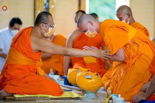 ภาพ No.40122:พิธีตัดปอยผม ปลงผม ขอขมารับผ้าไตรและพิธีบรรพชา ในโครงการอุปสมบท บูชาธรรมมหาปูชนียาจารย์ ประจำปี 2564 ชุดที่ 9