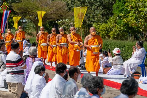 ภาพ No.40301:พิธีตัดปอยผม ปลงผม ขอขมารับผ้าไตรและพิธีบรรพชา ในโครงการอุปสมบท บูชาธรรมมหาปูชนียาจารย์ ประจำปี 2564 ชุดที่ 11