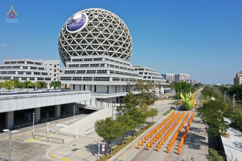 ภาพ No.42696:พิธีอัญเชิญมยุรนาวากาศ ประดิษฐาน ณ อาคาร 100 ปี เนื่องในวันคล้ายวันเกิด ครบ 113 ปี คุณยายอาจารย์มหารัตนอุบาสิกาจันทร์ ขนนกยูง