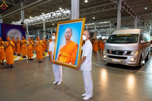 ภาพ No.48524:ประมวลภาพพิธีรับร่างนักสร้างบารมี พระเดชพระคุณพระสุธรรมญาณวิเทศ วิ. (สุธรรม สุธมฺโม)