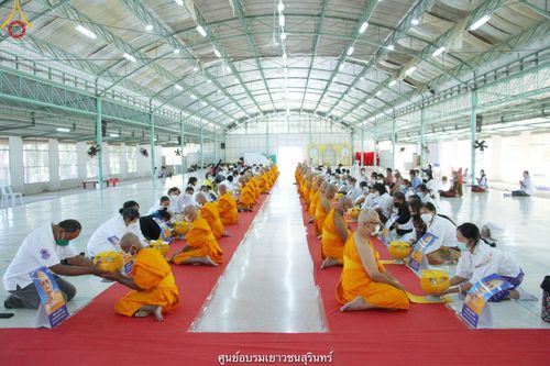 ภาพ No.40970:พิธีตัดปอยผม ปลงผม ขอขมารับผ้าไตรและพิธีบรรพชา ในโครงการอุปสมบท บูชาธรรมมหาปูชนียาจารย์ ประจำปี 2564 ชุดที่ 18