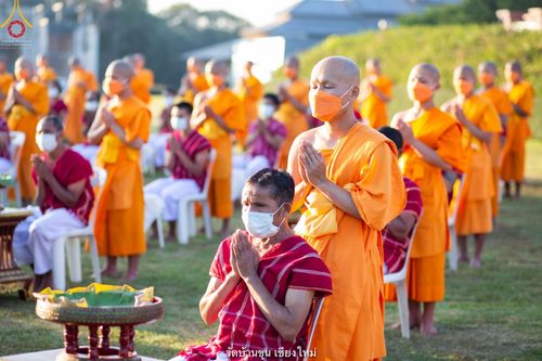 ภาพ No.39329:พิธีตัดปอยผมและปลงผมในโครงการอุปสมบท บูชาธรรมมหาปูชนียาจารย์ ประจำปี 2564 ชุดที่ 1