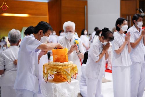 ภาพ No.52183:ประมวลภาพพิธีสักการะพระมงคลเทพมุนี (สด จนฺทสโร) ณ ศูนย์ปฏิบัติธรรมพระมงคลเทพมุนี