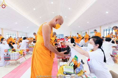 ภาพ No.41064:พิธีตัดปอยผม ปลงผม ขอขมารับผ้าไตรและพิธีบรรพชา ในโครงการอุปสมบท บูชาธรรมมหาปูชนียาจารย์ ประจำปี 2564 ชุดที่ 19