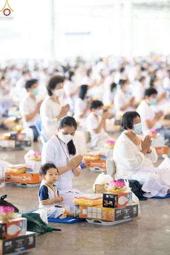 ภาพ No.48221:ประมวลภาพพิธีถวายผ้าอาบน้ำฝน และประทีปโคมไฟ เนื่องในวันอาสาฬหบูชา ประจำปี 2565