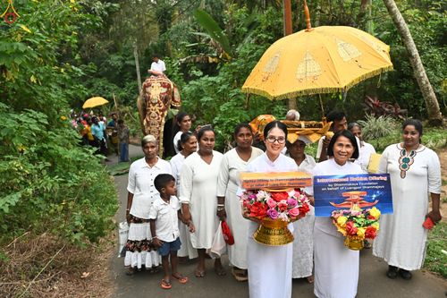 ภาพ No.278863:วันที่ 1 พฤศจิกายน  2568 กฐินสมทบวัดต่างประเทศ โดยคณะศิษยานุศิษย์ บูชาธรรม 81 ปี หลวงพ่อธัมมชโย กฐินช้างศรีลังกา  ณ วัดสุวรรณวิหาร เขตอาวิซาเวรี ประเทศศรีลังกา