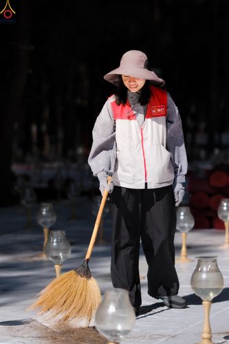 ภาพ No.296340:ภาพเบื้องหลังอาสาสมัครรวมใจ ชุดที่ 2 ในโครงการธรรมยาตรา กตัญญูบูชา มหาปูชนียาจารย์ พระมงคลเทพมุนี(สด จนฺทสโร) พระผู้ปราบมาร อนุสรณ์สถาน 7 แห่ง ปีที่ 14