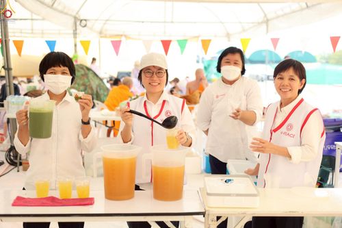 ภาพ No.306770:ภาพเบื้องหลังอาสาสมัครรวมใจ ชุดที่ 5 ในโครงการธรรมยาตรา กตัญญูบูชา มหาปูชนียาจารย์ พระมงคลเทพมุนี(สด จนฺทสโร) พระผู้ปราบมาร อนุสรณ์สถาน 7 แห่ง ปีที่ 14