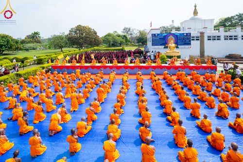 ภาพ No.314149:วันจันทร์ที่ 16 มีนาคม พ.ศ. 2569 พิธีถวายบาตรอัฐบริขาร และพิธีขอนิสัยแก่สามเณรธรรมทายาท 500 รูป ณ วิหารมายาเทวี ประเทศเนปาล