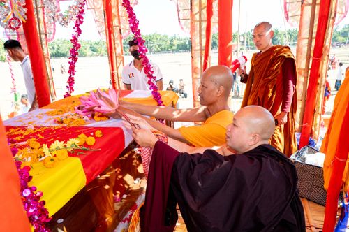 ภาพ No.280171:วันที่ 19 ธันวาคม พ.ศ. 2568 พิธีชำระร่าง พระติโลกานันทะ มหาเถโร  พระสังฆราชองค์ที่ 4 แห่งเทือกเขาจิตตะกอง  ประเทศบังกลาเทศ