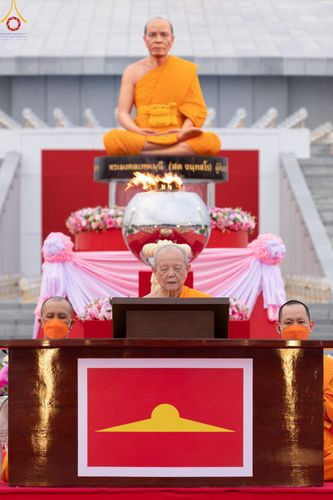 ภาพ No.90134:พิธีปลูกทรัพย์บานชื่น  เนื่องใน 139 ปี วันคล้ายวันเกิดด้วยรูปกายเนื้อ พระมงคลเทพมุนี (สด จนฺทสโร) พระผู้ปราบมาร วันอังคารที่ 10 ตุลาคม พ.ศ. 2566 ณ วัดพระธรรมกาย จ.ปทุมธานี