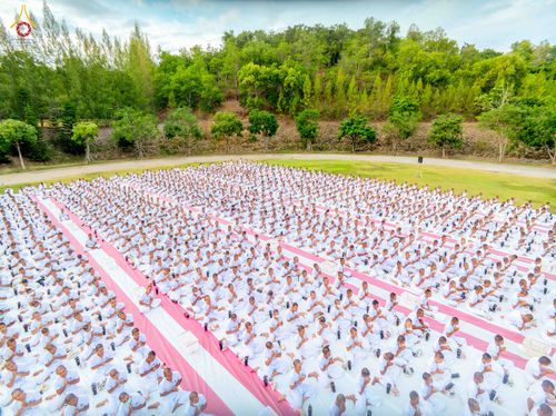 ภาพ No.341001:วันที่ 26 กรกฎาคม พ.ศ. 2569 โครงการพัฒนาคุณธรรม จริยธรรม สำหรับนักเรียนนายสิบตำรวจ (นสต.) รุ่นที่ 17 ศูนย์ฝึกอบรมตำรวจภูธรภาค 1 ได้จัดกิจกรรม ตักบาตรเพื่อน้อมอุทิศถวายเพื่อเป็นพระราชกุศลฯ  และปฏิบัติธรรม ติวธรรมมะ ณ ศูนย์ปฏิบัติธรรมเวิล์ดพีช วัลเล่ย์ (Wo