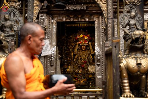 ภาพ No.317251:วันอังคารที่ 31 มีนาคม พ.ศ.2569 จาริกบิณฑบาตแห่งศรัทธา จากวัดอเชศวรสู่สี่แยกปาตันและวัดศรี ประเทศเนปาล