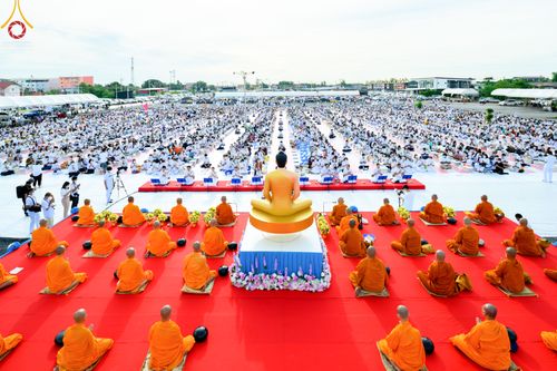 ภาพ No.49517:ประมวลภาพพิธีตักบาตรพระสงฆ์ 1,091 รูป เนื่องในวันแม่แห่งชาติ ณ ตลาดจัมโบ้ ชุดที่ 1