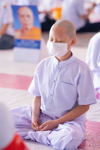 ภาพ No.44241:ประมวลภาพพิธีเวียนประทักษิณ, พิธีวันทาพระมหาธรรมกายเจดีย์ และพิธีขอขมารับผ้าไตร โครงการบวชภาคฤดูร้อน พ.ศ. 2565