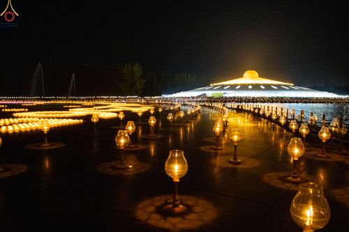 ภาพ No.55381:ประมวลภาพพิธีลอยกระทงธรรม ณ วัดพระธรรมกาย (วันที่ 8 พฤศจิกายน พ.ศ. 2565)