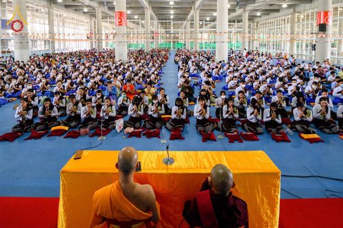 ภาพ No.52078:ประมวลภาพพิธีตักบาตรมิตรภาพไทย-เมียนมาร์ 105 รูป ณ วัดพระธรรมกาย
