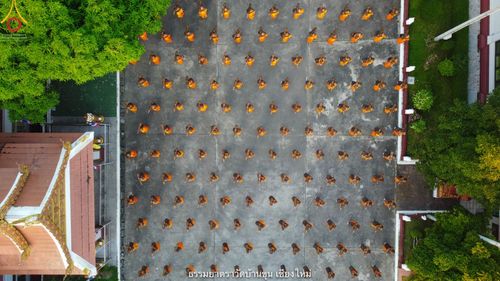 ภาพ No.39986:คณะพระภิกษุ - สามเณร วัดบ้านขุนกว่า ๓๐๐ รูป เดินธรรมยาตราฉลองแชมป์บาลี ๒๕๖๔