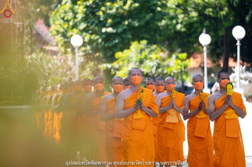 ภาพ No.39910:พิธีตัดปอยผม ปลงผม ขอขมารับผ้าไตรและพิธีบรรพชา ในโครงการอุปสมบท บูชาธรรมมหาปูชนียาจารย์ ประจำปี 2564 ชุดที่ 7