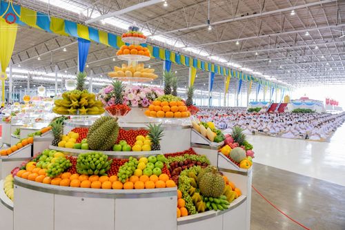 ภาพ No.52338:ประมวลภาพพิธีบูชาข้าวพระ (วันอาทิตย์ต้นเดือนตุลาคม) ณ วัดพระธรรมกาย จ.ปทุมธานี 