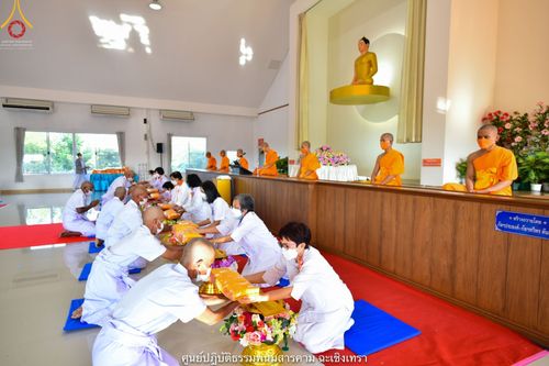 ภาพ No.39605:พิธีตัดปอยผม ปลงผม ขอขมารับผ้าไตรและพิธีบรรพชา ในโครงการอุปสมบท บูชาธรรมมหาปูชนียาจารย์ ประจำปี 2564 ชุดที่ 3