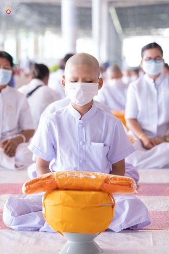 ภาพ No.44240:ประมวลภาพพิธีเวียนประทักษิณ, พิธีวันทาพระมหาธรรมกายเจดีย์ และพิธีขอขมารับผ้าไตร โครงการบวชภาคฤดูร้อน พ.ศ. 2565